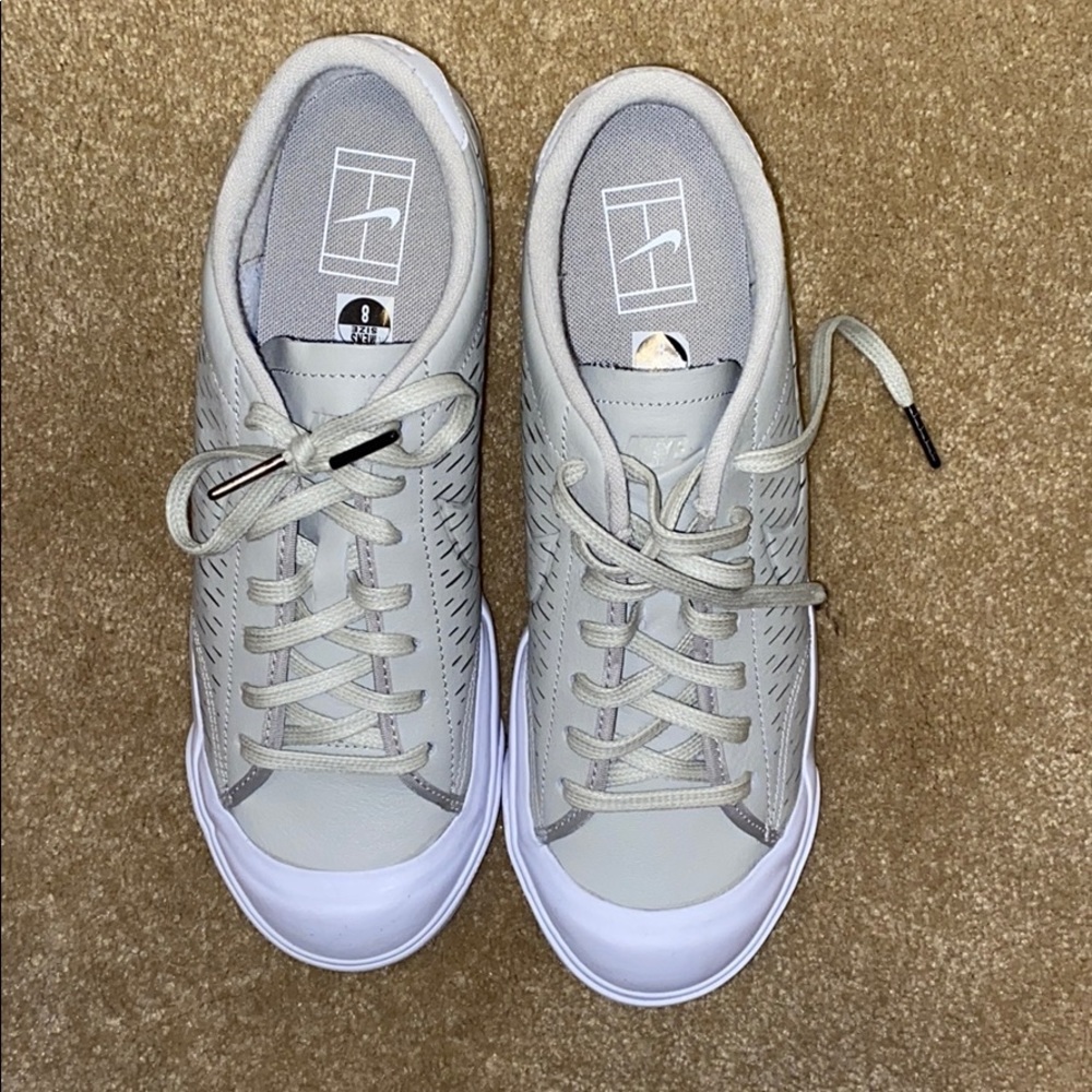 Nike shoe. white and tan men’s size 8